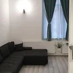 Belvarosi Apartman 2 *