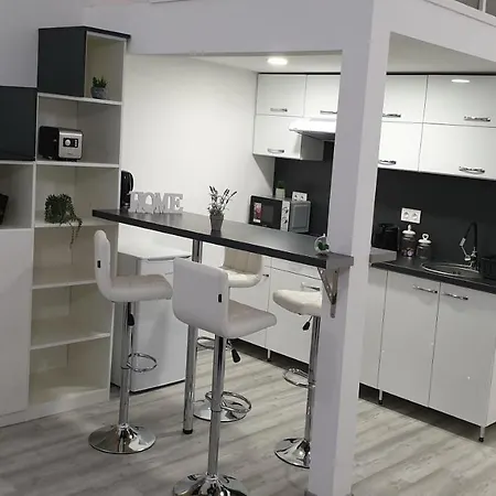 Belvarosi Apartman 2 * ميسكولك